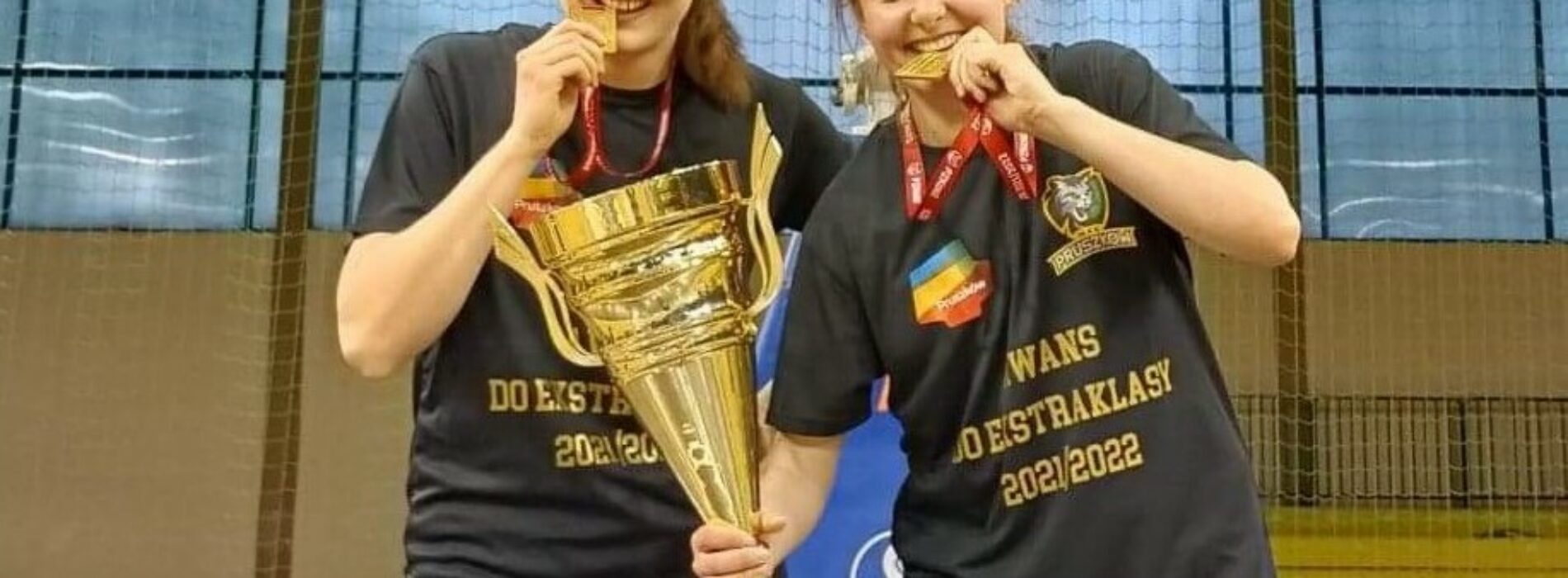 Julia Zbudniewek i Karolina Zaborska awansowały do koszykarskiej ekstraklasy