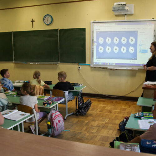 Nowoczesne wsparcie dla skierniewickich szkół. 2 mln zł na inwestycje w edukację przyszłości.