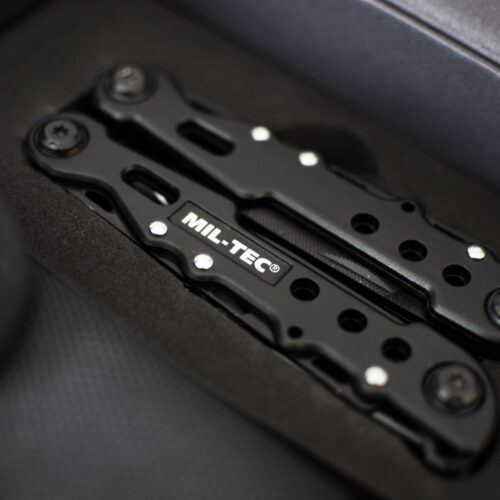 Multitool w awaryjnej walizce – co powinno się w nim znaleźć?